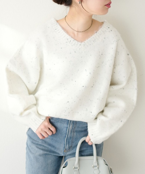 natural couture(ナチュラルクチュール)の「前後2WAYネップ入りゆるニット(ニット/セーター・レディース・ベージュ/チャコールグレー/サックスブルー/オフホワイト・FREE)」の7枚目の写真