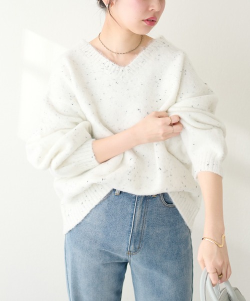 natural couture(ナチュラルクチュール)の「前後2WAYネップ入りゆるニット(ニット/セーター・レディース・ベージュ/チャコールグレー/サックスブルー/オフホワイト・FREE)」の8枚目の写真