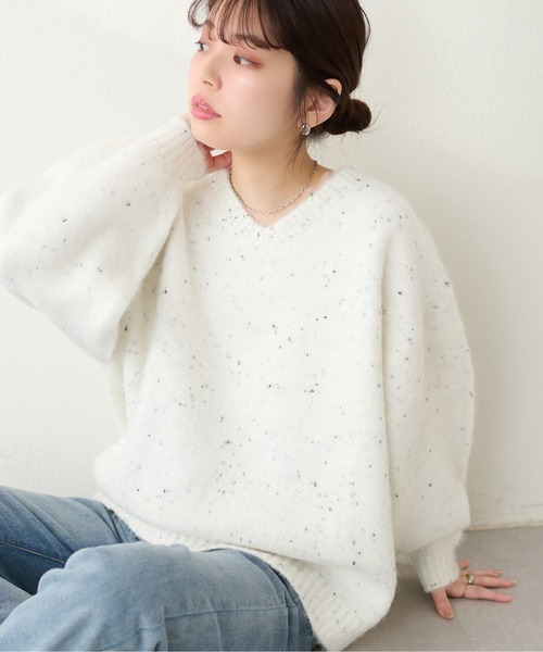 natural couture(ナチュラルクチュール)の「前後2WAYネップ入りゆるニット(ニット/セーター・レディース・ベージュ/チャコールグレー/サックスブルー/オフホワイト・FREE)」の6枚目の写真