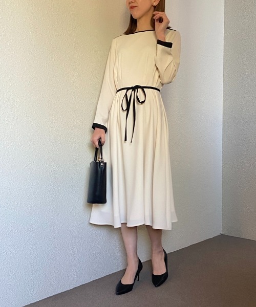 M.deux（エムドゥ）の「〇ウエストタックバイカラーワンピース〇