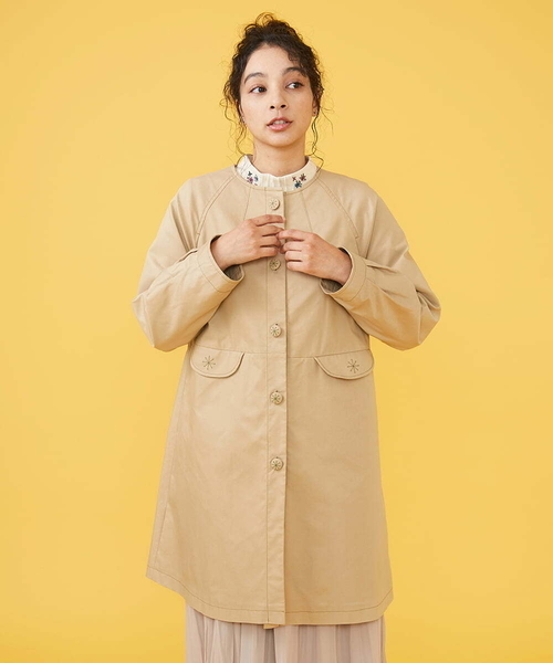 Jocomomola(ホコモモラ)の「裏地プリント ノーカラーコート(ノーカラーコート・レディース・ブラック/グリーン/ベージュ・40/42)」の2枚目の写真