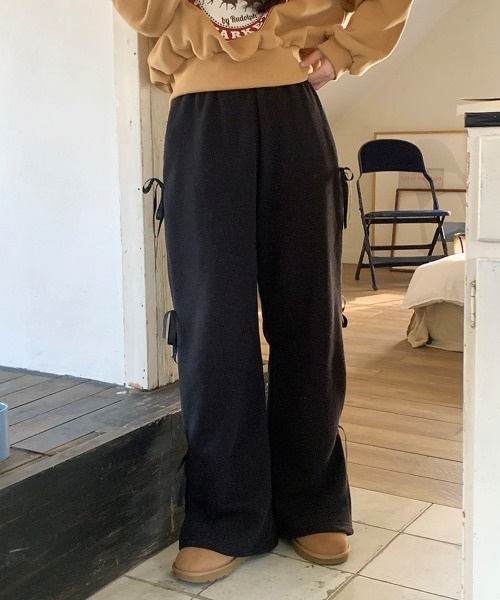 by muni:r（バイ ムニール）の「リボンワイドスウェットパンツ（スウェットパンツ・レディース・ブラック/グレー・FREE）」の2枚目の写真