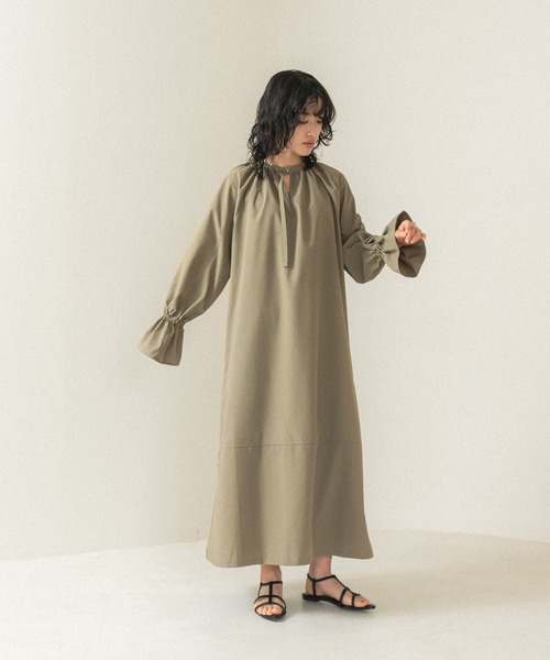 LEPSIM(レプシィム)の「【FOR I SERIES】デザインロングワンピース 110831(ワンピース・レディース・カーキ/ブラック/オフホワイト・FREE)」の3枚目の写真