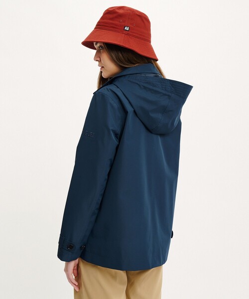 AIGLE(エーグル)の「GORE-TEX ゴアテックス 透湿 撥水 防風 2レイヤー ショートPコート フーデッドジャケット(その他アウター・レディース・ネイビー/ベージュ・36/38/40)」の11枚目の写真