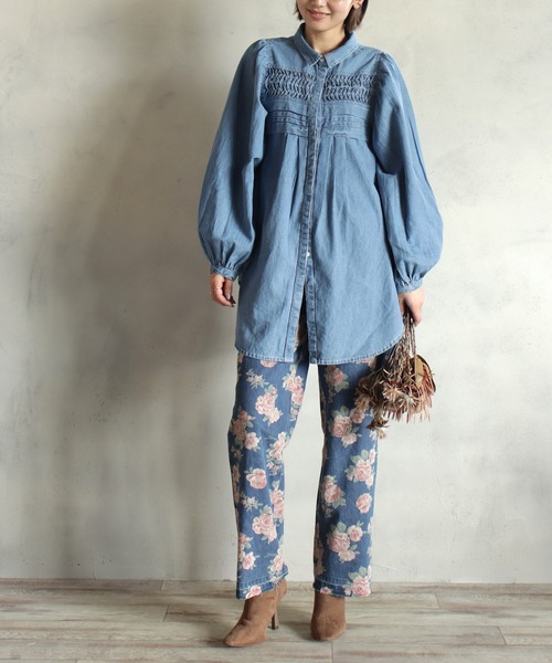 BITTOKO(ビットコ)の「花プリントデニム(デニムパンツ・レディース・ブルー・SMALL/MEDIUM)」の3枚目の写真