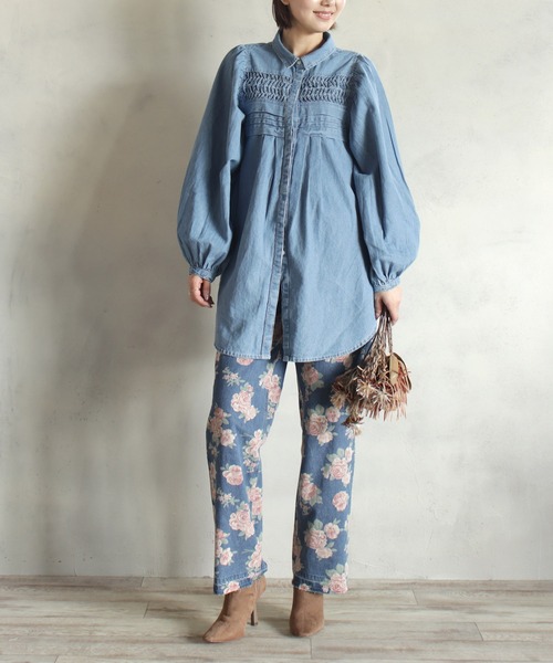 BITTOKO(ビットコ)の「花プリントデニム(デニムパンツ・レディース・ブルー・SMALL/MEDIUM)」の5枚目の写真