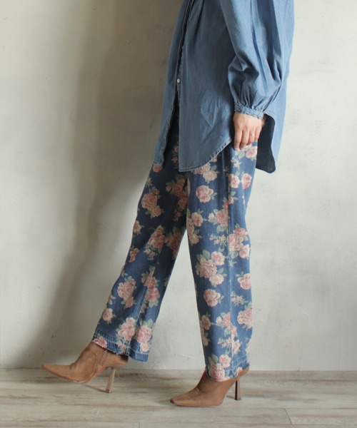 BITTOKO(ビットコ)の「花プリントデニム(デニムパンツ・レディース・ブルー・SMALL/MEDIUM)」の8枚目の写真