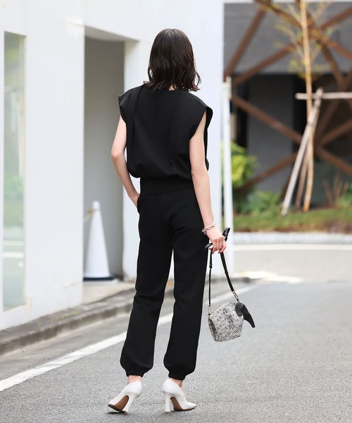 ELFRANK（エルフランク）の「ショート丈Vネック裏毛トップス【綿100％使用】（Tシャツ/カットソー・レディース・ベージュ/グレー/ブラック・FREE）」の12枚目の写真
