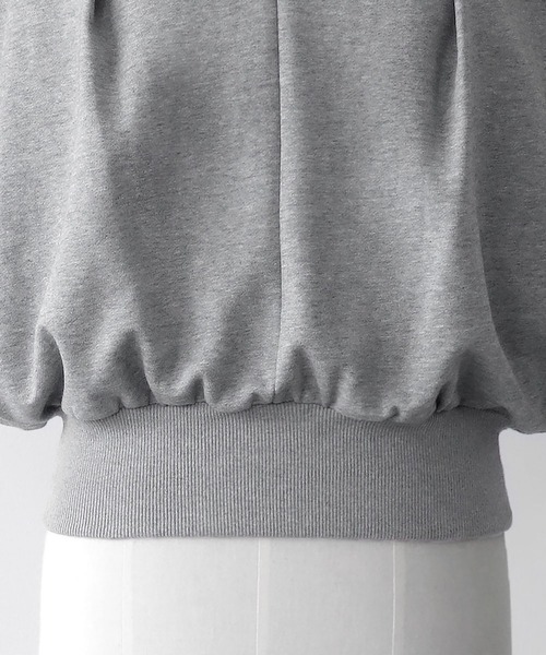 ELFRANK（エルフランク）の「ショート丈Vネック裏毛トップス【綿100％使用】（Tシャツ/カットソー・レディース・ベージュ/グレー/ブラック・FREE）」の20枚目の写真