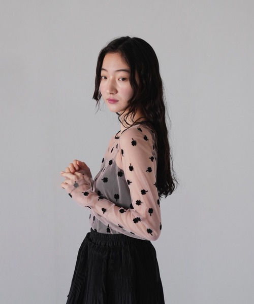 Uenui(ウニュイ)の「クローバー シースルー トップス シアー カットソー ヘルシー バックオープン 肌見せ 総柄 シースルートップス シアートップス(Tシャツ/カットソー・レディース・ホワイト/ブラック/ブルー・FREE)」の12枚目の写真