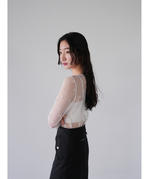 Uenui(ウニュイ)の「クローバー シースルー トップス シアー カットソー ヘルシー バックオープン 肌見せ 総柄 シースルートップス シアートップス(Tシャツ/カットソー・レディース・ホワイト/ブラック/ブルー・FREE)」の18枚目の写真