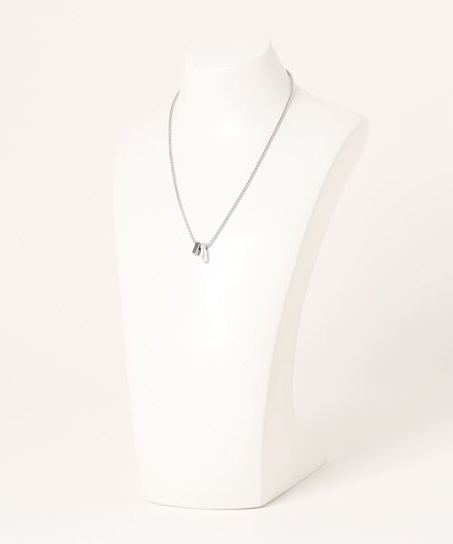 MUTURA（ムツラ）の「Wチャームネックレス（ネックレス・メンズ・ブラック/シルバー・ONE SIZE）」の4枚目の写真