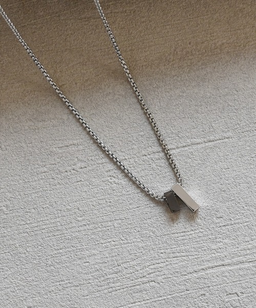MUTURA（ムツラ）の「Wチャームネックレス（ネックレス・メンズ・ブラック/シルバー・ONE SIZE）」の2枚目の写真