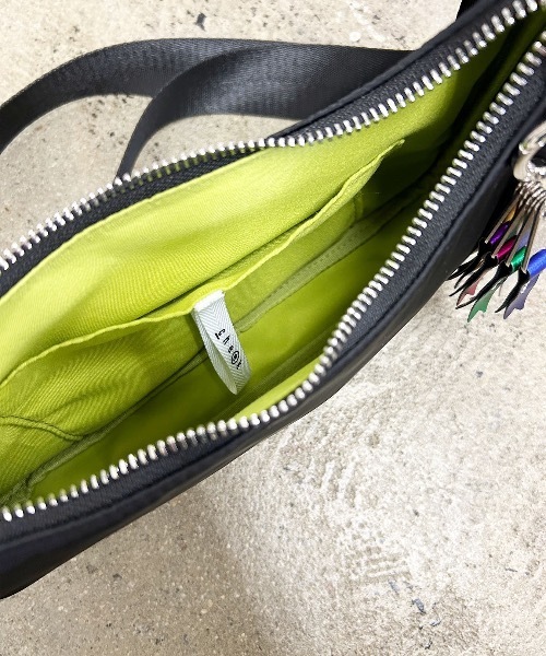 COMMON WARE（コモンウェアー）の「EM:cheek  チーク　square shoulder  スクエアショルダー（ショルダーバッグ・レディース・パープル/ブラック/アイボリー・FREE）」の13枚目の写真