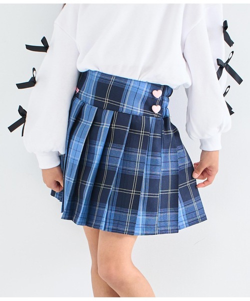 ANAP kids（アナップキッズ）の「ハートボタン裾プリーツスカート（スカート・キッズ・ホワイト/ブラック/サックスブルー/ネイビー/ベージュ・110cm/120cm/130cm）」の4枚目の写真