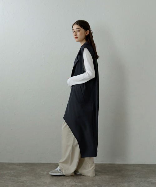 MINERTE(ミネルテ)の「【MINERTE】cut out tailored gilet / 裾カットアウトテーラードジレ(ベスト・レディース・チャコールグレー/カーキブラウン・FREE)」の5枚目の写真