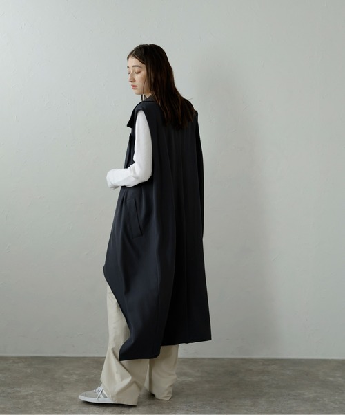MINERTE(ミネルテ)の「【MINERTE】cut out tailored gilet / 裾カットアウトテーラードジレ(ベスト・レディース・チャコールグレー/カーキブラウン・FREE)」の7枚目の写真