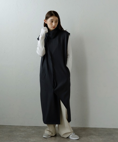 MINERTE(ミネルテ)の「【MINERTE】cut out tailored gilet / 裾カットアウトテーラードジレ(ベスト・レディース・チャコールグレー/カーキブラウン・FREE)」の22枚目の写真