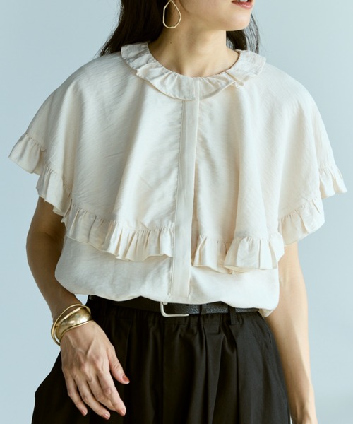 Libra Cue(リブラ キュー)の「ケープフリルブラウス(シャツ/ブラウス・レディース・グリーン/ブラック/ナチュラル/ドット・FREE)」の1枚目の写真