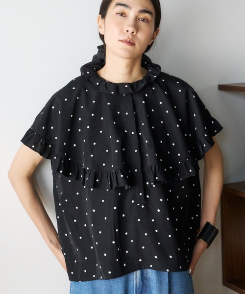 Libra Cue(リブラ キュー)の「ケープフリルブラウス(シャツ/ブラウス・レディース・グリーン/ブラック/ナチュラル/ドット・FREE)」の7枚目の写真