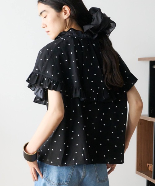 Libra Cue(リブラ キュー)の「ケープフリルブラウス(シャツ/ブラウス・レディース・グリーン/ブラック/ナチュラル/ドット・FREE)」の8枚目の写真