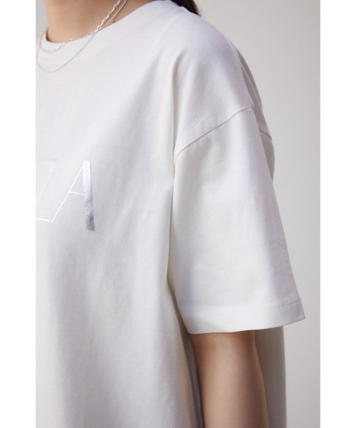 AZUL by moussy（アズールバイマウジー）の「メタリックロゴTシャツ（Tシャツ/カットソー・レディース・オフホワイト/グレー/ブラック・FREE）」の4枚目の写真