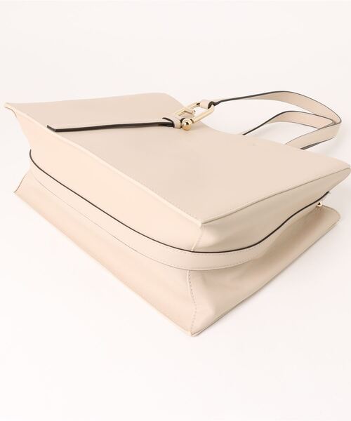 FURLA（フルラ）の「FURLA NUVOLA L TOTE（トートバッグ・レディース・アイボリー・ONE SIZE）」の7枚目の写真