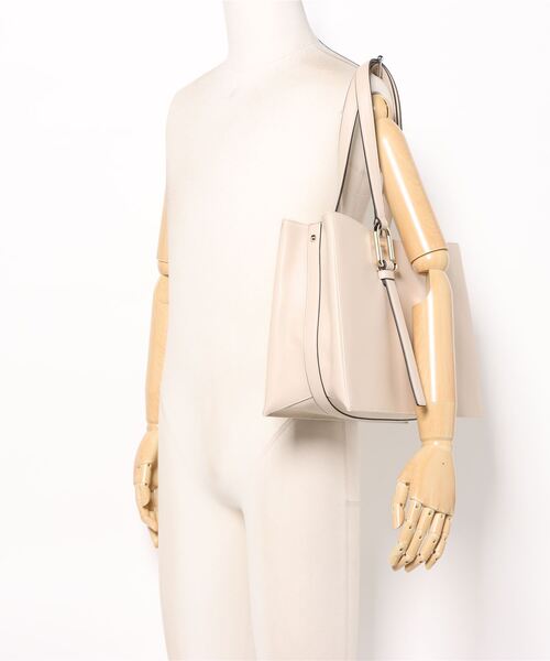 FURLA（フルラ）の「FURLA NUVOLA L TOTE（トートバッグ・レディース・アイボリー・ONE SIZE）」の9枚目の写真