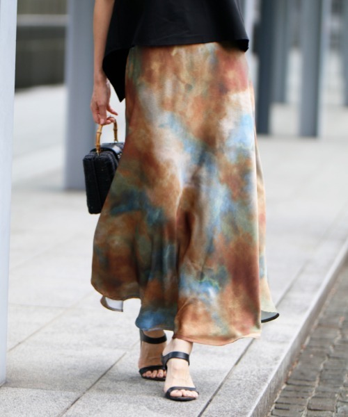 Ehre style（エーレスタイル）の「アラフォー世代をワンランク上に見せる！ぼかしアート柄スカート（スカート・レディース・ブラウン系・FREE）」の4枚目の写真