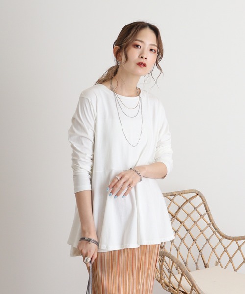 atONE(アットワン)の「atONE フェミニンフレアヘムロングスリーブカットソー(Tシャツ/カットソー・レディース・グレイッシュベージュ/チャコールグレー/ブラック/カーキ/オフホワイト・M-L/4L~5L/LL~3L)」の12枚目の写真