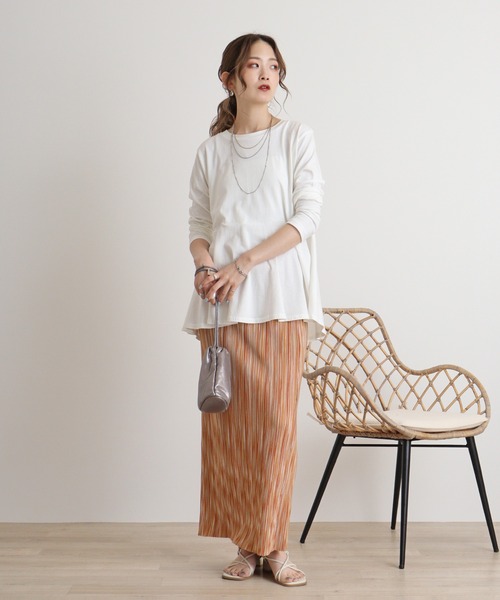 atONE(アットワン)の「atONE フェミニンフレアヘムロングスリーブカットソー(Tシャツ/カットソー・レディース・グレイッシュベージュ/チャコールグレー/ブラック/カーキ/オフホワイト・M-L/4L~5L/LL~3L)」の15枚目の写真