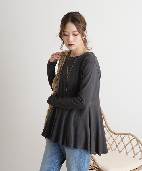 atONE(アットワン)の「atONE フェミニンフレアヘムロングスリーブカットソー(Tシャツ/カットソー・レディース・グレイッシュベージュ/チャコールグレー/ブラック/カーキ/オフホワイト・M-L/4L~5L/LL~3L)」の7枚目の写真