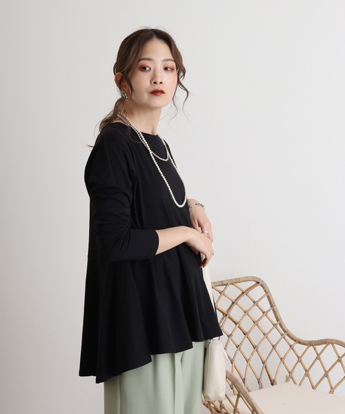 atONE(アットワン)の「atONE フェミニンフレアヘムロングスリーブカットソー(Tシャツ/カットソー・レディース・グレイッシュベージュ/チャコールグレー/ブラック/カーキ/オフホワイト・M-L/4L~5L/LL~3L)」の19枚目の写真