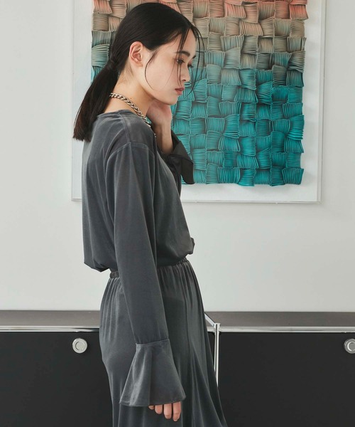 Edit Sheen（エディットシーン）の「フレアスリーブベロアトップス（Tシャツ/カットソー・レディース・ブラック/チャコールグレー・M）」の5枚目の写真