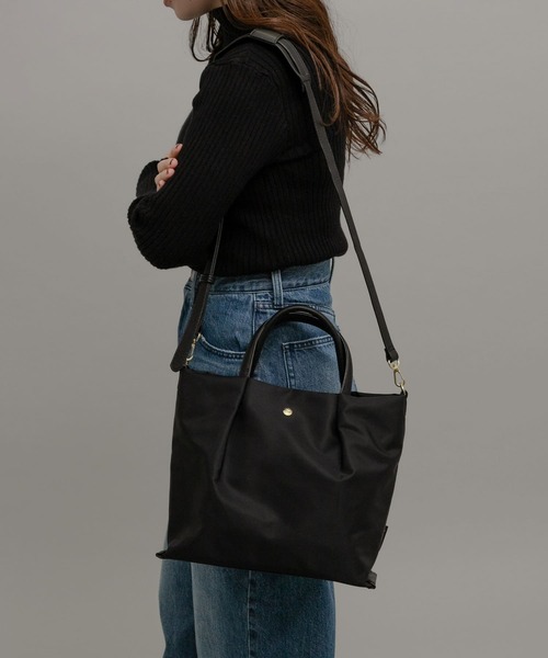 Legato Largo（レガートラルゴ）の「Legato largo　撥水ナイロン2WAYショルダーバッグ（ショルダーバッグ・レディース・ネイビー/ライトブラウン/ブラック・ONE）」の2枚目の写真