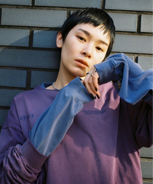 AVIREX(アヴィレックス)の「《Belle LINE》SPRAY L/S T-SHIRT/スプレー ロングスリーブTシャツ(Tシャツ/カットソー・レディース・ライトグレー/ブラック/パープル/ブルー・S/M/L/XL)」の7枚目の写真