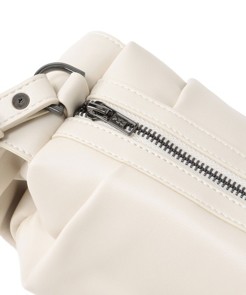 DRESSLAVE（ドレスレイブ）の「HVISK / ELBIE SOFT STRUCTURE(エルビーソフトストラクチャーショルダーバッグ)（ショルダーバッグ・レディース・ホワイト/チャコールグレー・FREE）」の8枚目の写真