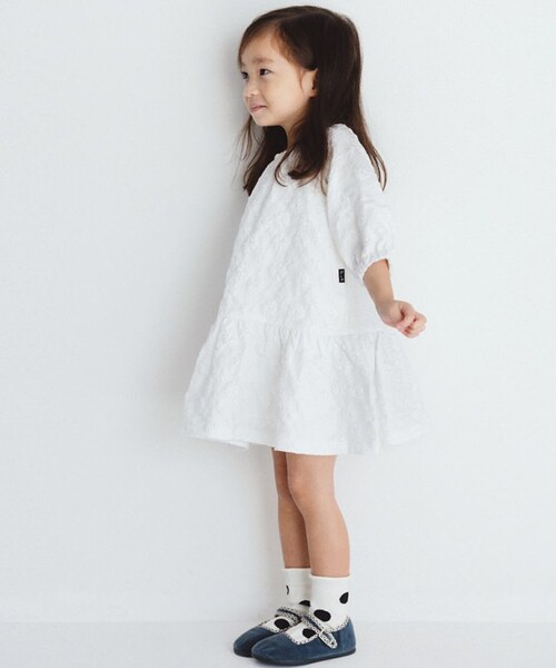 BRANSHES（ブランシェス）の「【b.+A】金子綾/膨れジャガードワンピース（ワンピース・キッズ・ブラック/オフホワイト・90/100/110/120/130/140/150）」の3枚目の写真