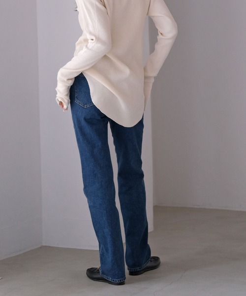 AKTE（アクテ）の「レギュラーフィットデニムパンツ（デニムパンツ・レディース・ブルー・1/2/2T）」の14枚目の写真