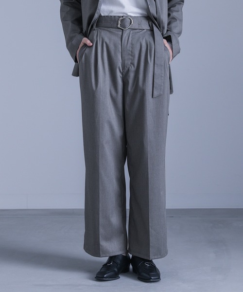 kOhAKU（コハク）の「『変形ベルトバックルタックパンツ』（スラックス・レディース・ブラック/グレー・1/2）」の2枚目の写真