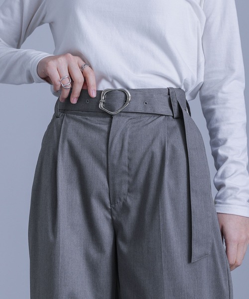 kOhAKU（コハク）の「『変形ベルトバックルタックパンツ』（スラックス・レディース・ブラック/グレー・1/2）」の10枚目の写真