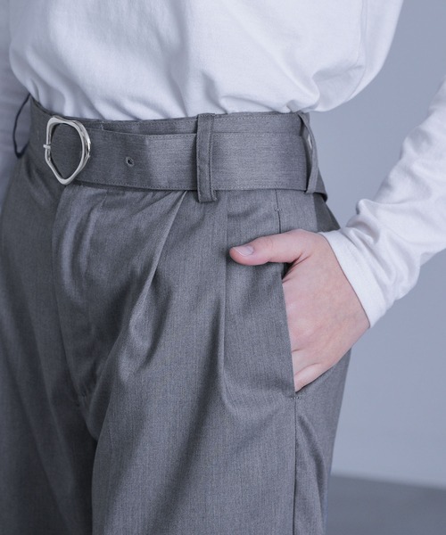 kOhAKU（コハク）の「『変形ベルトバックルタックパンツ』（スラックス・レディース・ブラック/グレー・1/2）」の9枚目の写真