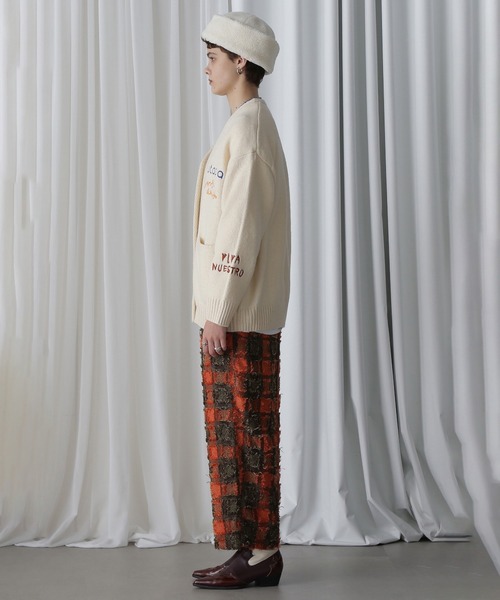 ROSE BUD（ローズバッド）の「(GENE HEAVENS)エンブロイダリー カレッジニットカーディガン（カーディガン/ボレロ・レディース・ホワイト・ONE SIZE）」の6枚目の写真