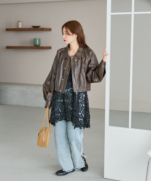 Kastane（カスタネ）の「【低身長サイズ/2サイズ展開】ウォッシュドストレートデニムパンツ（デニムパンツ・レディース・ブラック/ブルー・1/0）」の10枚目の写真