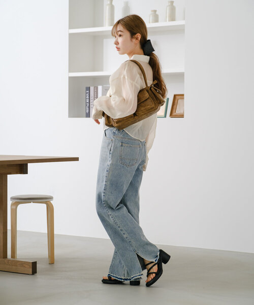 Kastane（カスタネ）の「【低身長サイズ/2サイズ展開】ウォッシュドストレートデニムパンツ（デニムパンツ・レディース・ブラック/ブルー・1/0）」の4枚目の写真