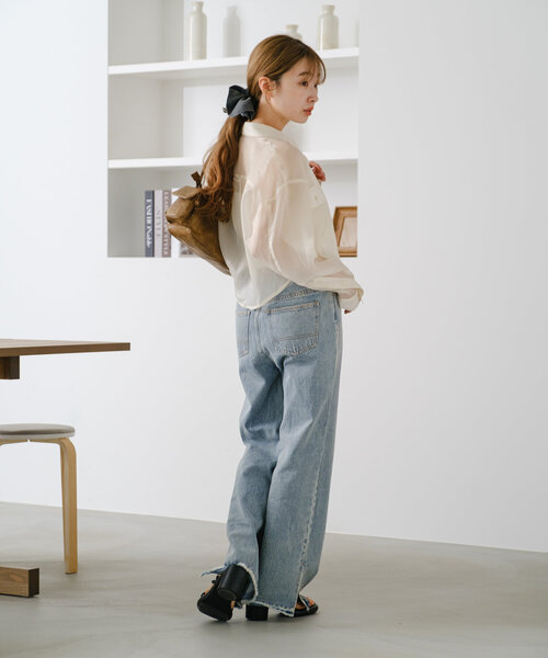 Kastane（カスタネ）の「【低身長サイズ/2サイズ展開】ウォッシュドストレートデニムパンツ（デニムパンツ・レディース・ブラック/ブルー・1/0）」の3枚目の写真