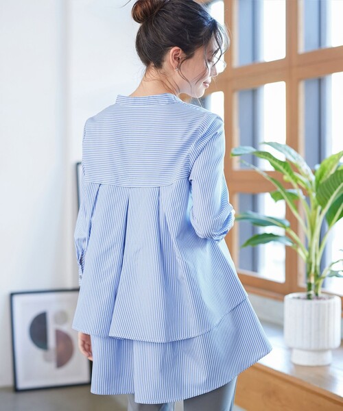 Tiaclasse（ティアクラッセ）の「【大きいサイズ】バックタックフレアシャツチュニック（シャツ/ブラウス・レディース・ネイビー系/ピンク/サックスブルー系/ブラック/ミント/ライトグレー・XXL/XL）」の5枚目の写真
