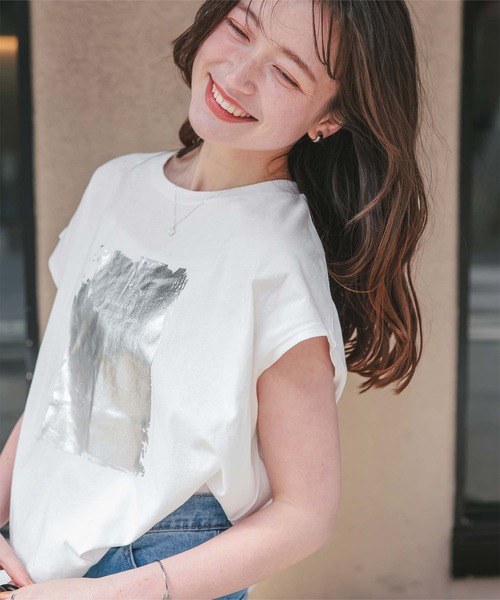 titivate(ティティベイト)の「箔プリントフレンチスリーブTシャツ(Tシャツ/カットソー・レディース・ブルー/チャコール/オフホワイト・L/M/S)」の1枚目の写真