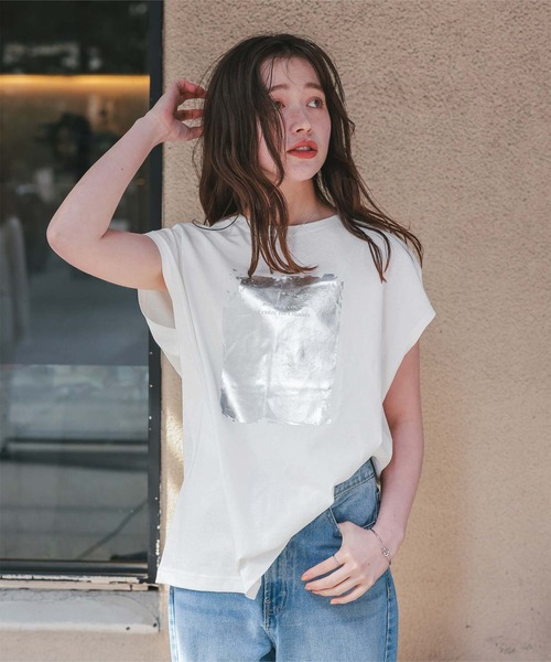 titivate(ティティベイト)の「箔プリントフレンチスリーブTシャツ(Tシャツ/カットソー・レディース・ブルー/チャコール/オフホワイト・L/M/S)」の6枚目の写真