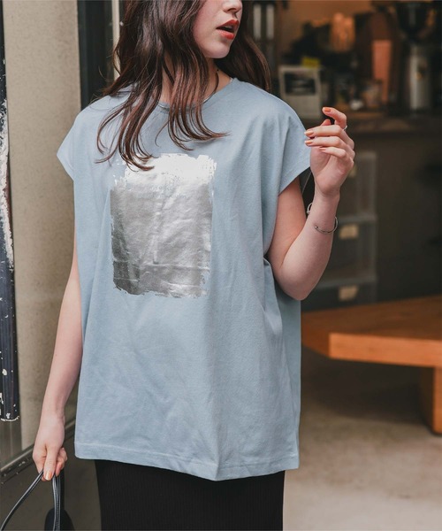 titivate(ティティベイト)の「箔プリントフレンチスリーブTシャツ(Tシャツ/カットソー・レディース・ブルー/チャコール/オフホワイト・L/M/S)」の19枚目の写真